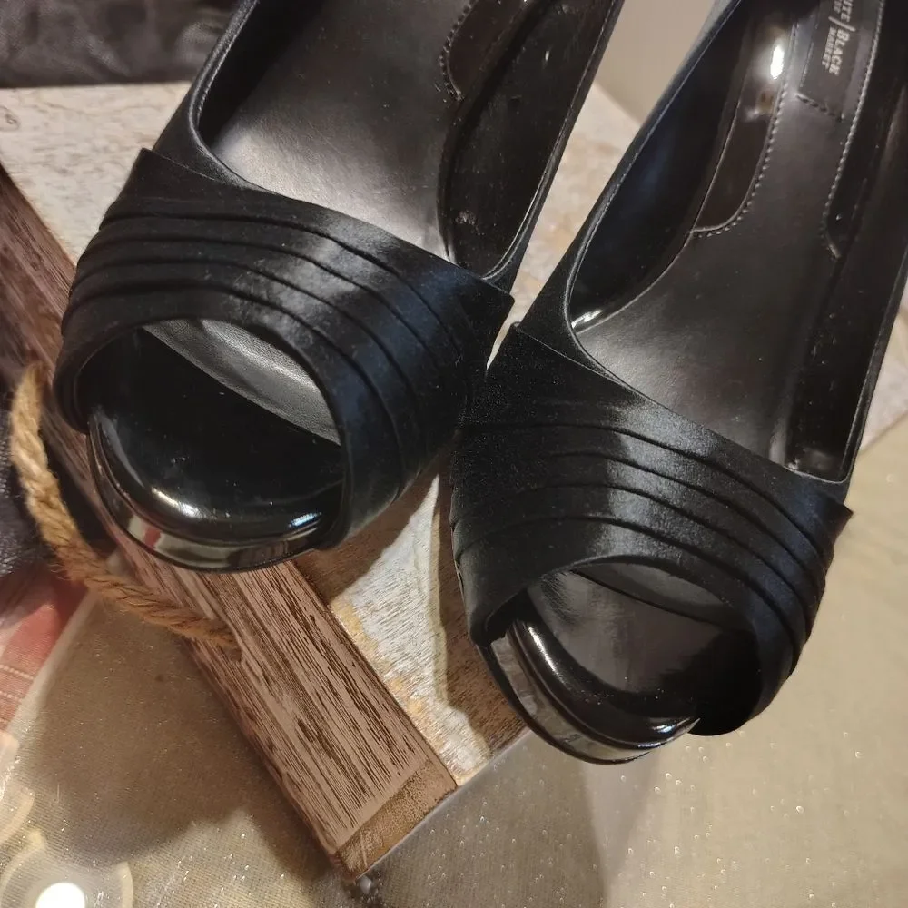 EUC White House Black Market Heels Size 9